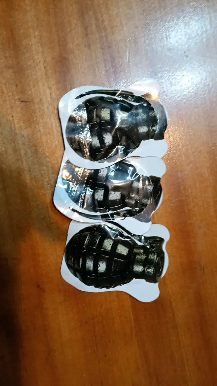 3 granadas de broma - 1
