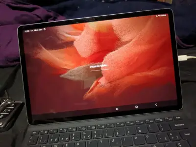 Tablet Samsung Galaxy con teclado - miniatura 2