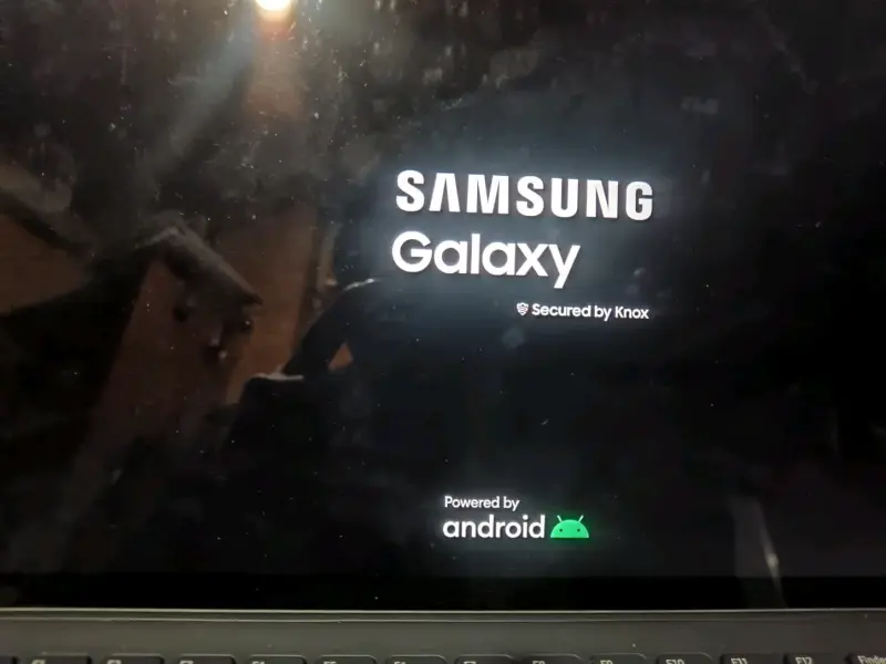 Tablet Samsung Galaxy con teclado - 4