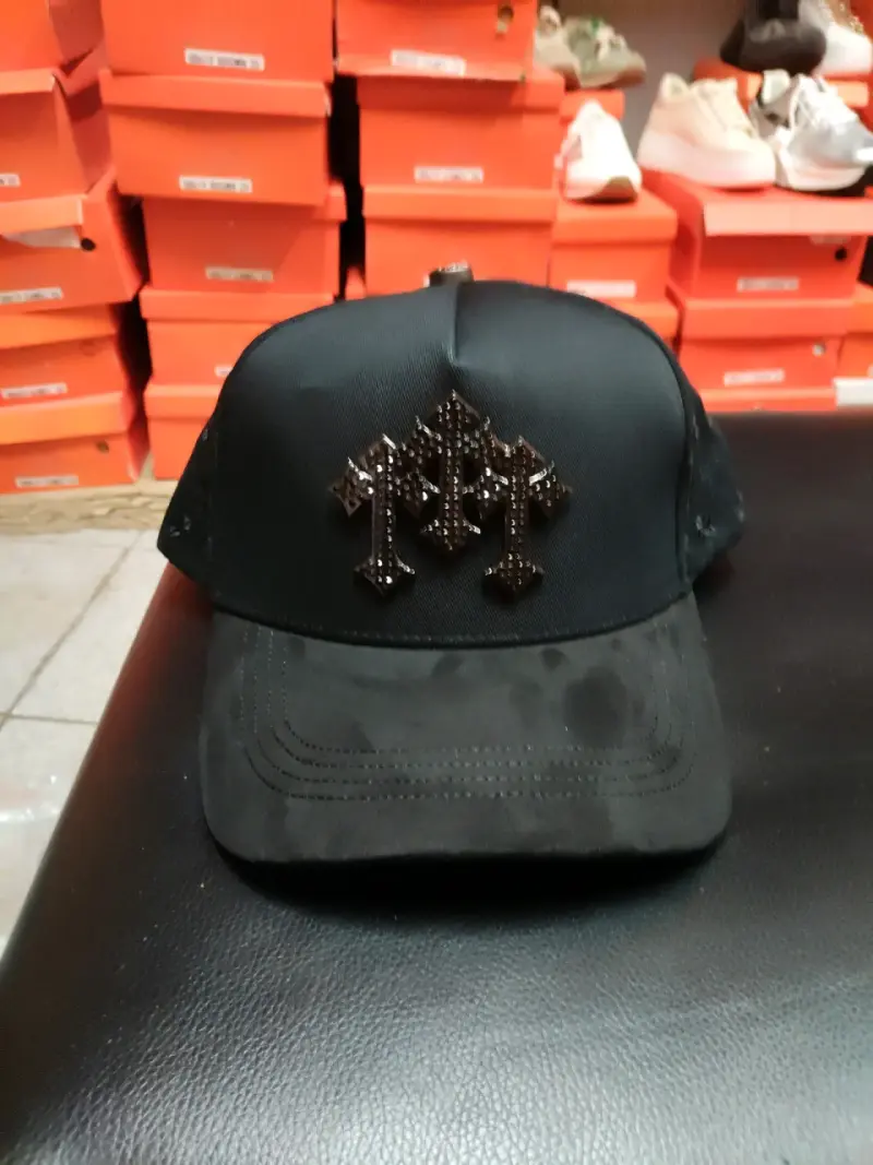 Gorral con diseño bordado y logo - 3