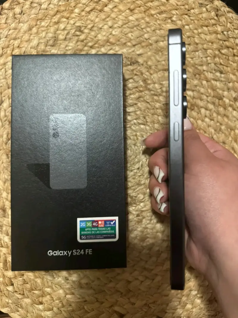 Samsung Galaxy S24 FE con caja original - 4