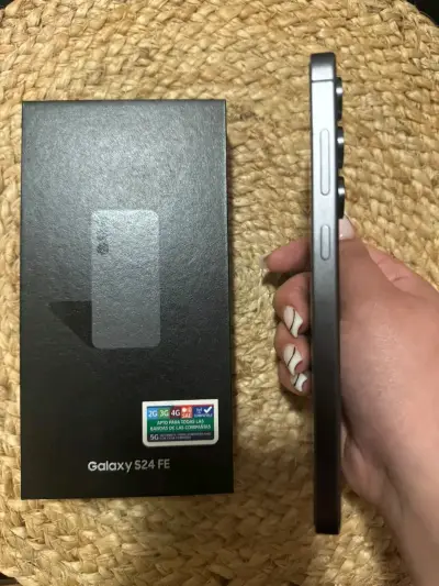 Samsung Galaxy S24 FE con caja original - miniatura 4