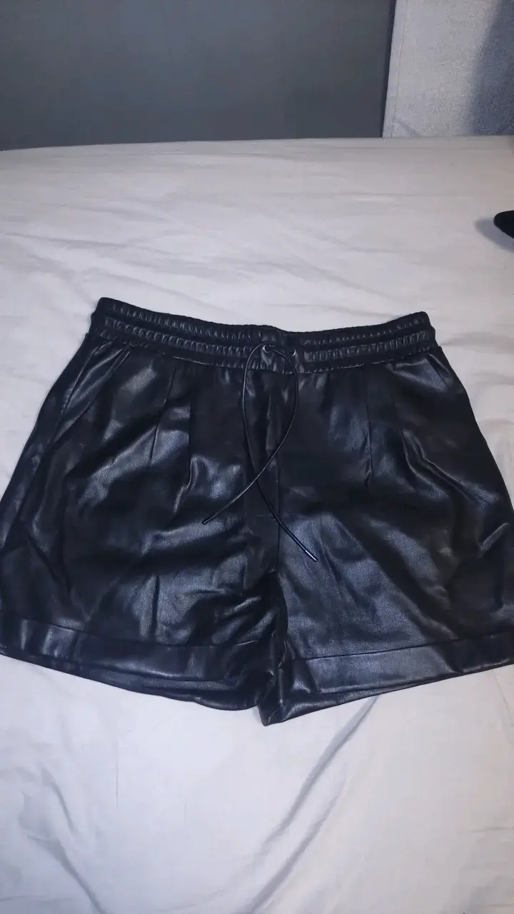 Shorts de cuero sintético negro Alaniz - 1