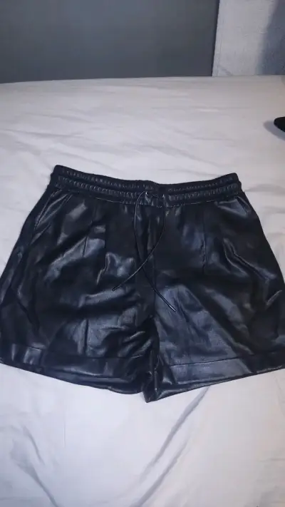 Shorts de cuero sintético negro Alaniz - miniatura 1