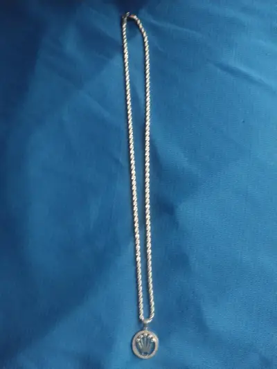 Collar de plata con colgante decorativo - miniatura 1