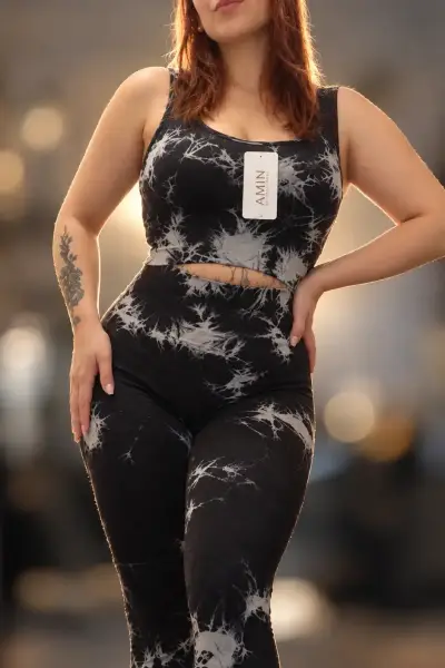 Conjunto deportivo tie-dye negro y blanco para mujer - miniatura 1