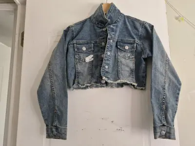 Chaqueta de mezclilla corta con diseño floral - miniatura 2