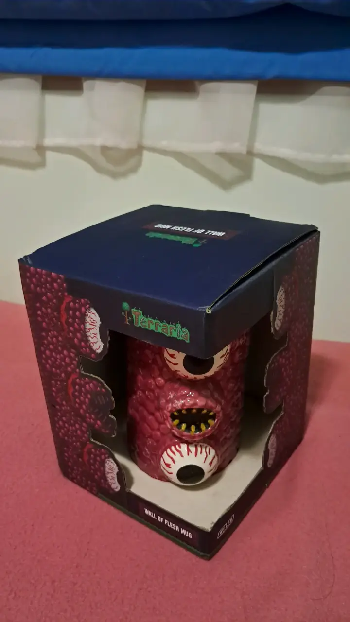 Taza Terraria Wall of Flesh edición especial - 3