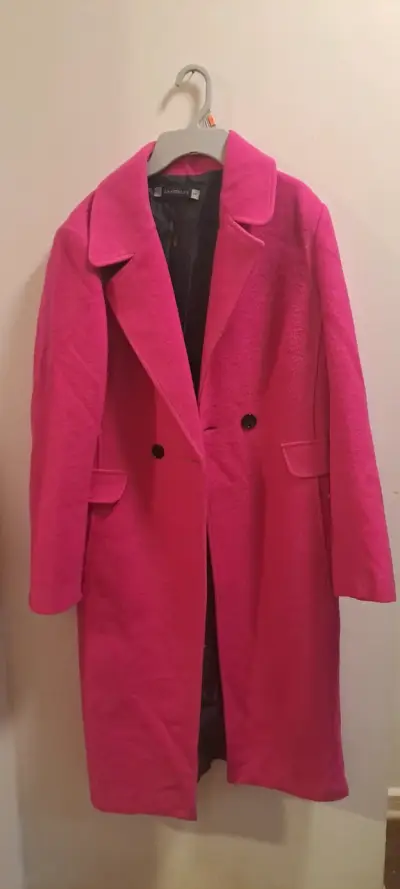 Abrigo negro elegante para mujer - miniatura 2