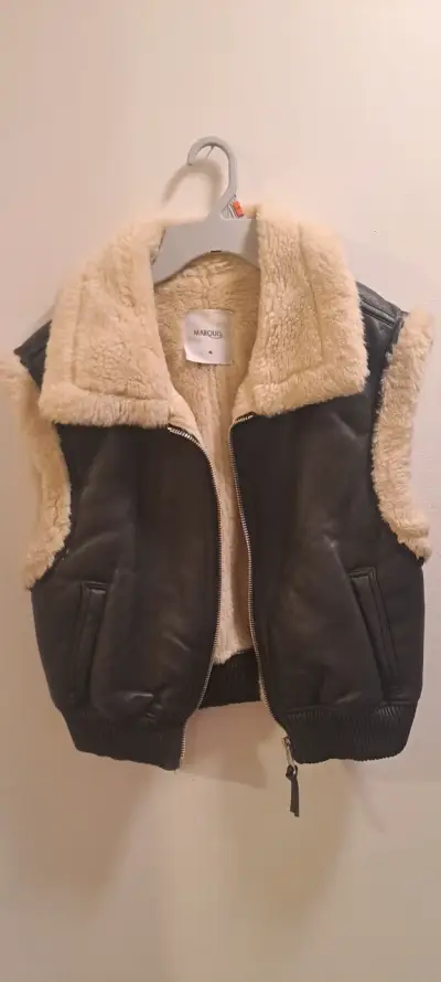 Abrigo negro elegante para mujer - miniatura 3