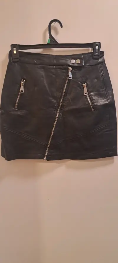 Abrigo negro elegante para mujer - miniatura 6
