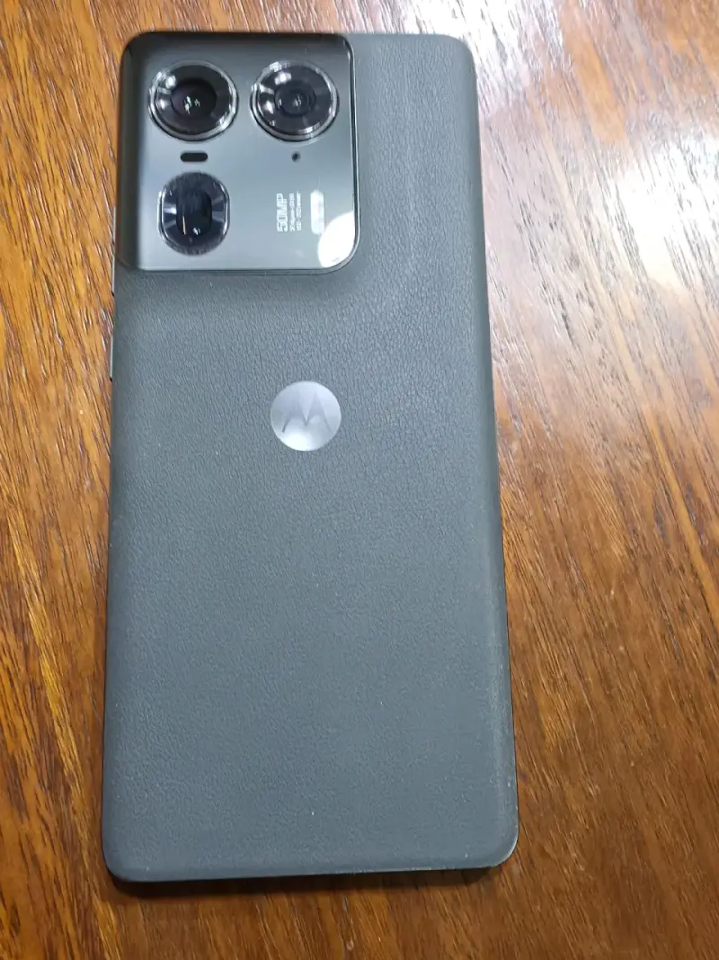 Smartphone Motorola con triple cámara trasera - 2