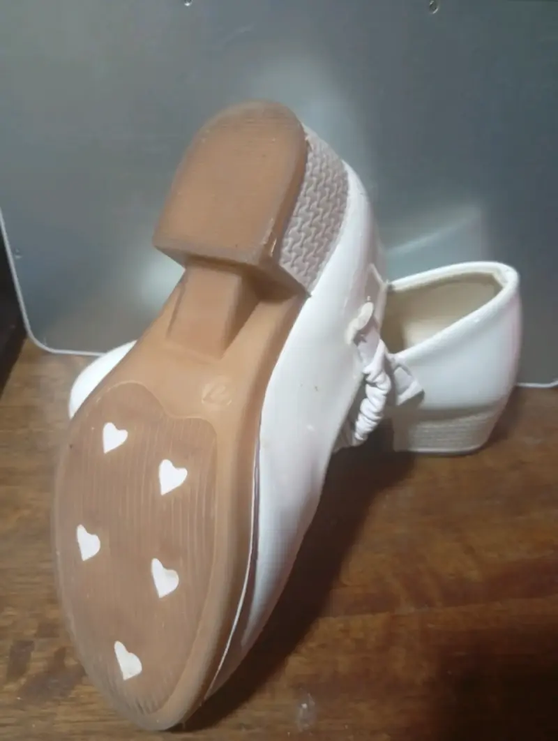 Zapatos de niña blancos con adorno de perla - 2