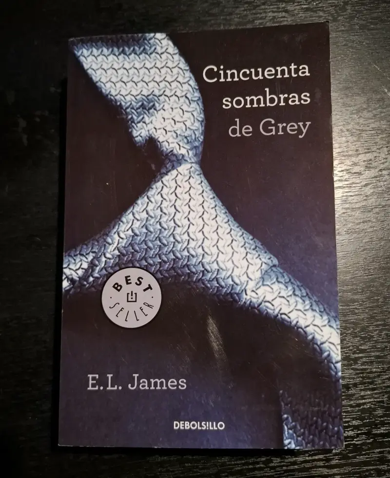 Libro Cincuenta Sombras de Grey de E.L. James - 1