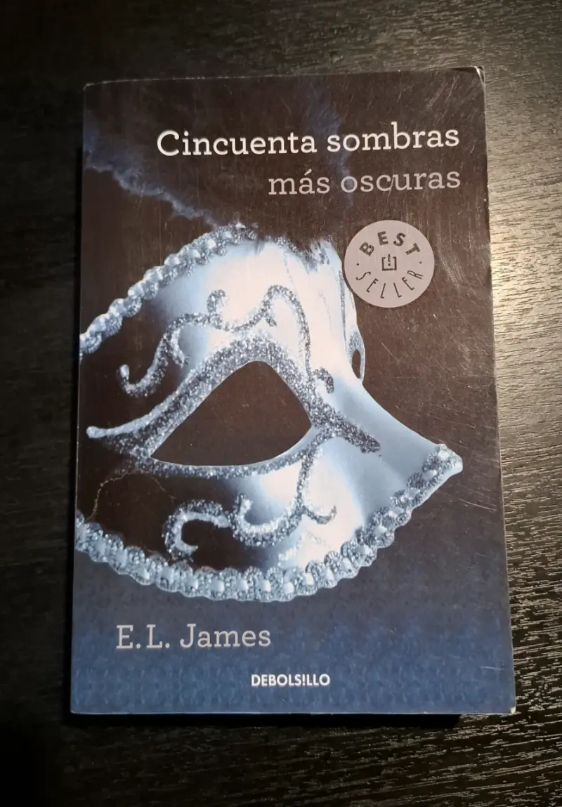 Libro Cincuenta Sombras Más Oscuras E.L. James - 1