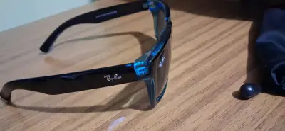 Gafas de sol Ray-Ban negras y azules - miniatura 1