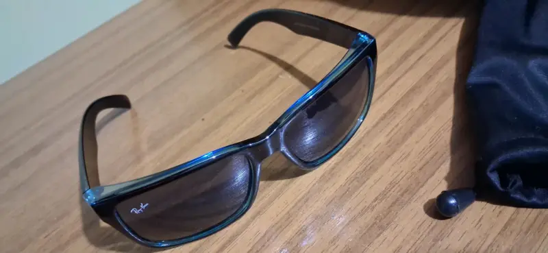 Gafas de sol Ray-Ban negras y azules - 2