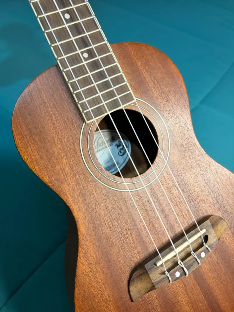 Ukulele de madera acústic - 3