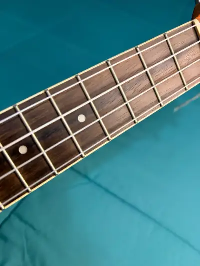 Ukulele de madera acústic - miniatura 5