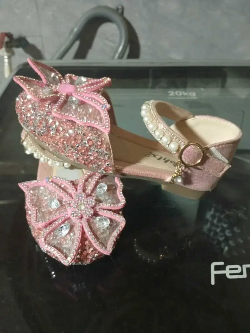 Zapatos de niña con mariposas y perlas - 2
