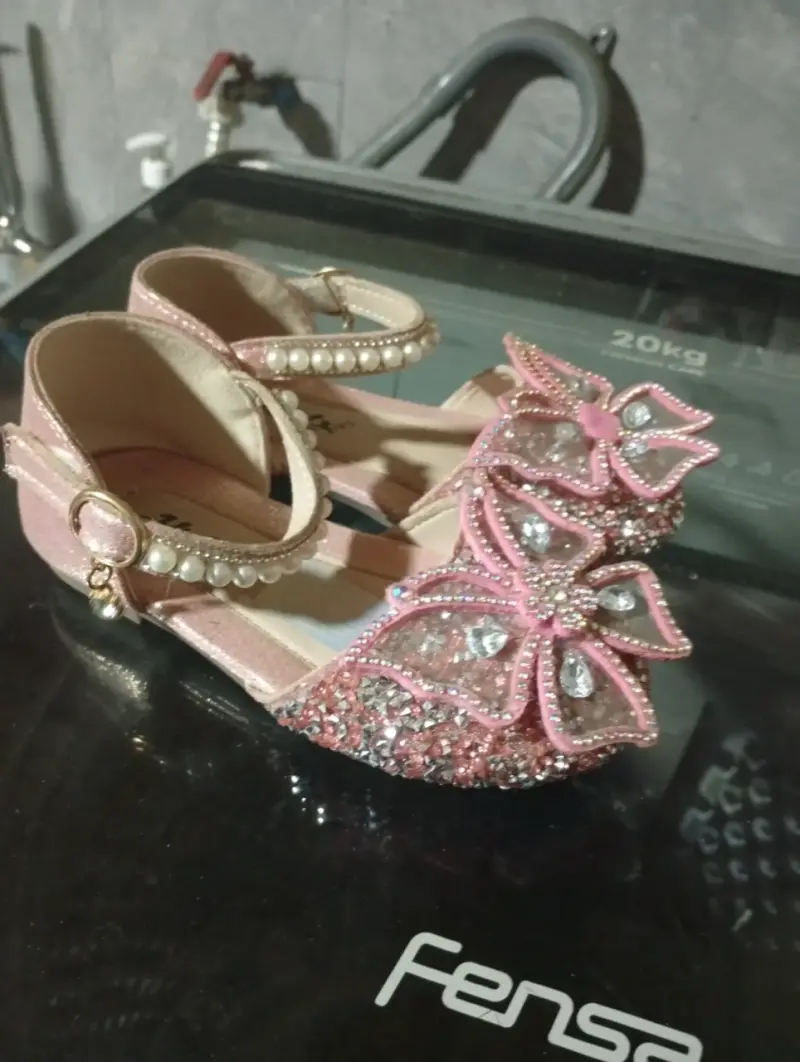 Zapatos de niña con mariposas y perlas - 3