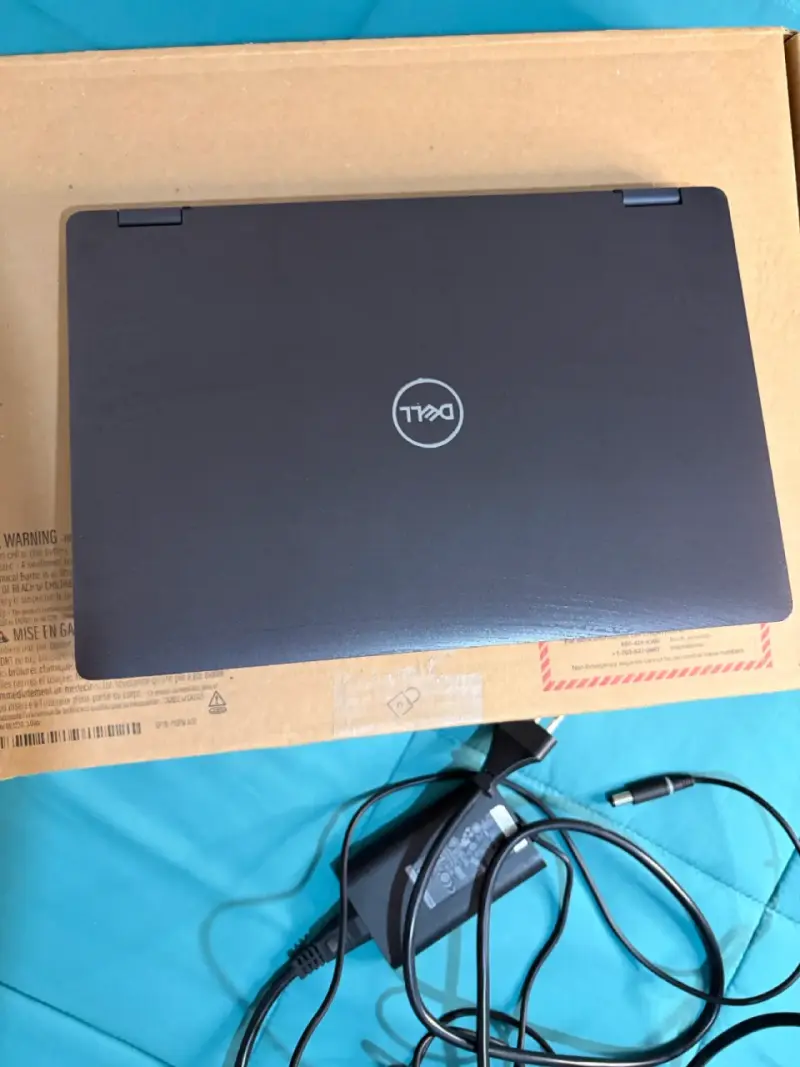 Laptop Dell 5300 2 en 1 con cargador y caja - 2