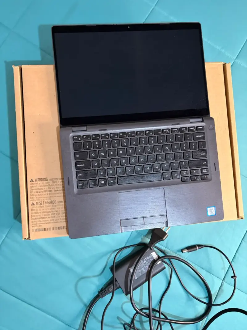 Laptop Dell 5300 2 en 1 con cargador y caja - 3