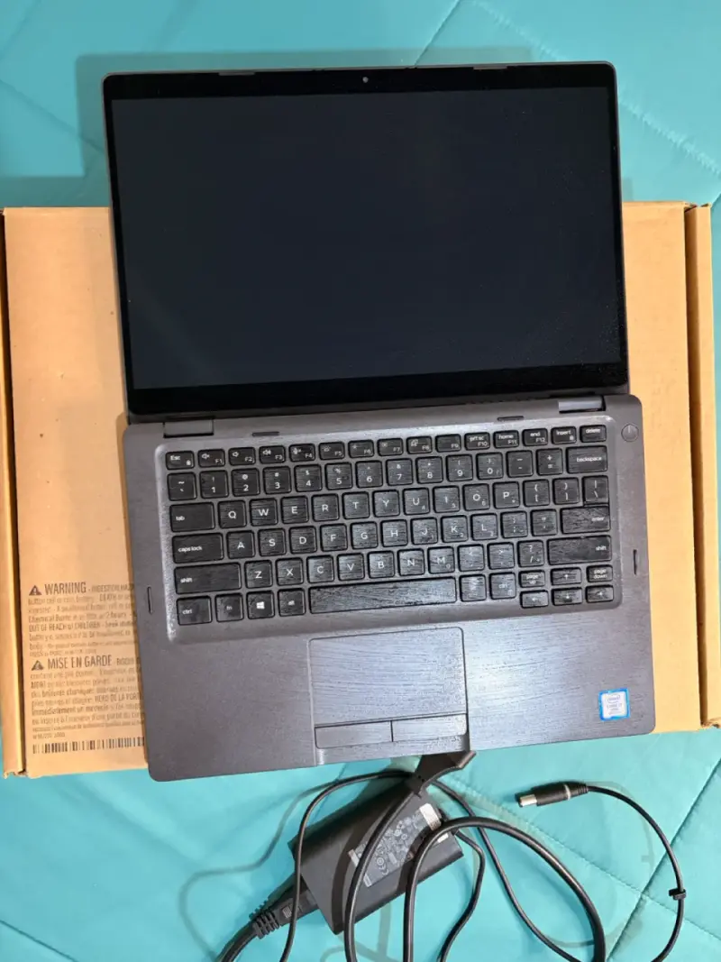 Laptop Dell 5300 2 en 1 con cargador y caja - 4