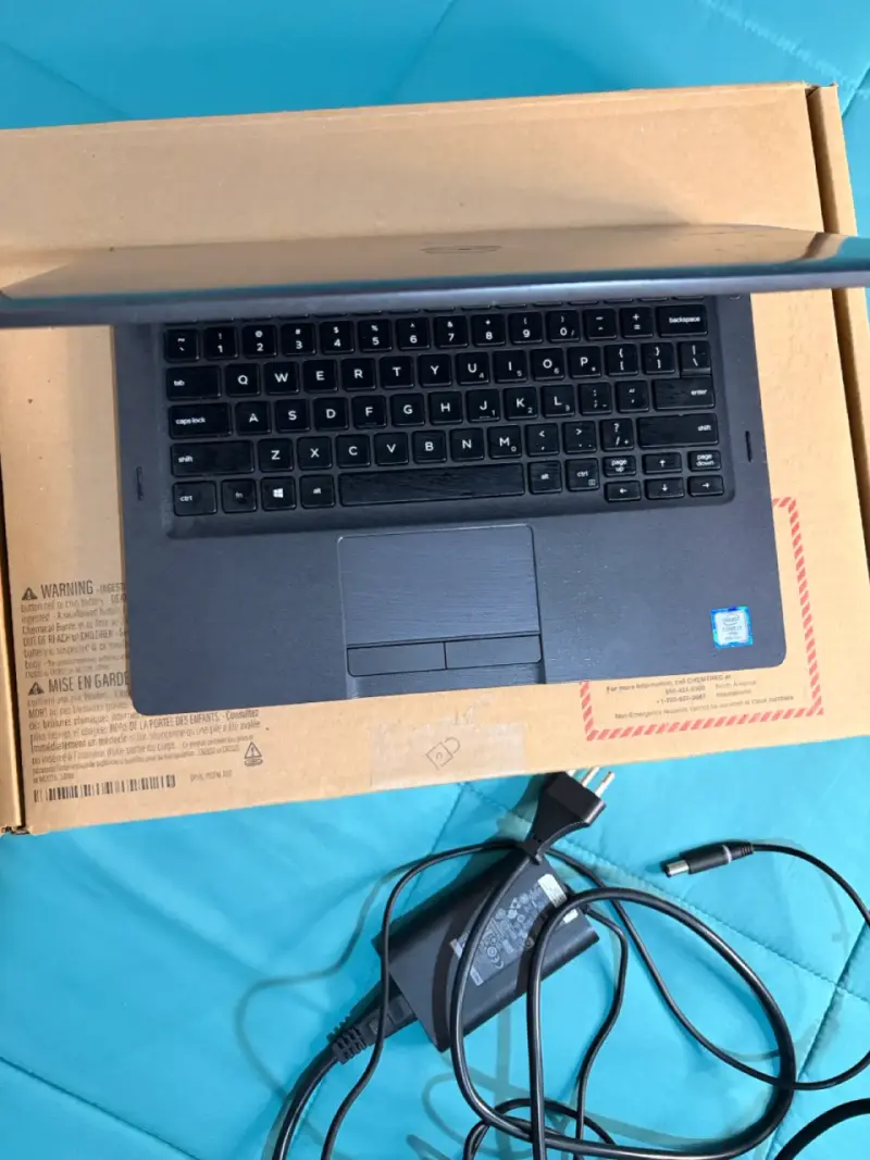 Laptop Dell 5300 2 en 1 con cargador y caja - 5