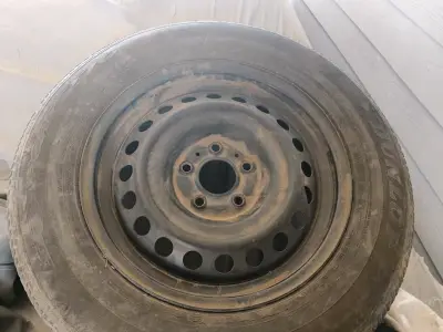 Llanta y neumático Dunlop 215/65R16 usados - miniatura 1