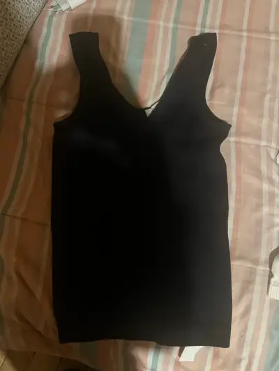 Polera sin mangas negra para mujer - miniatura 1