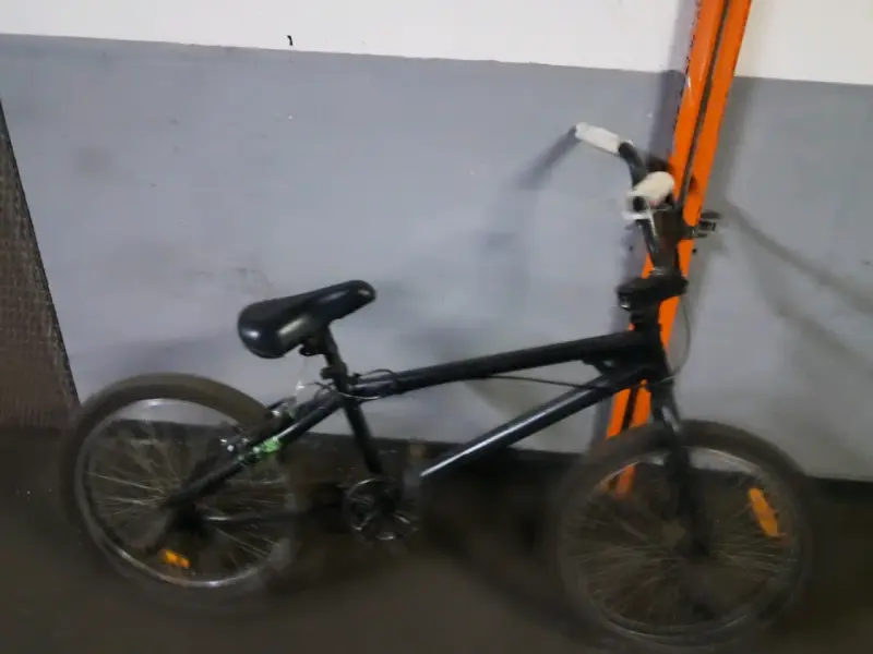Bicicleta BMX negra - 2