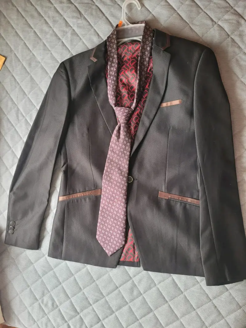 Traje formal para hombre con corbata y funda - 1
