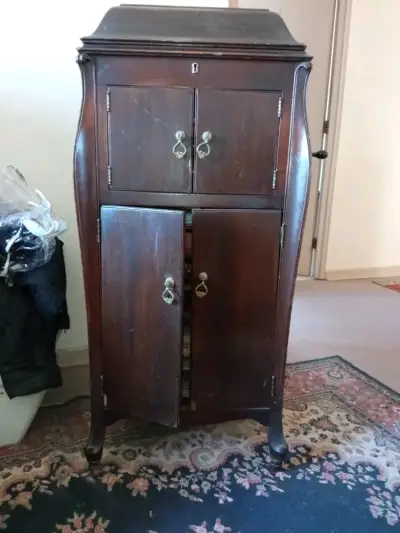 Gramófono Victor Victrola antiguo de madera - miniatura 1