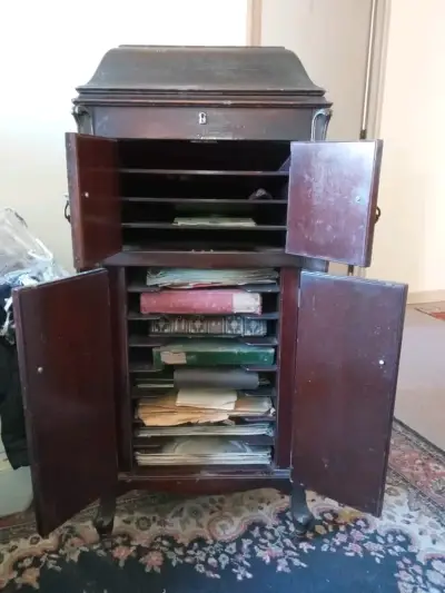 Gramófono Victor Victrola antiguo de madera - miniatura 4