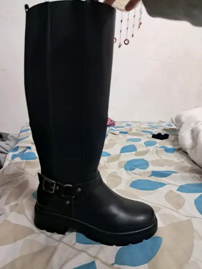 Botas negras de cuero con hebilla - miniatura 3