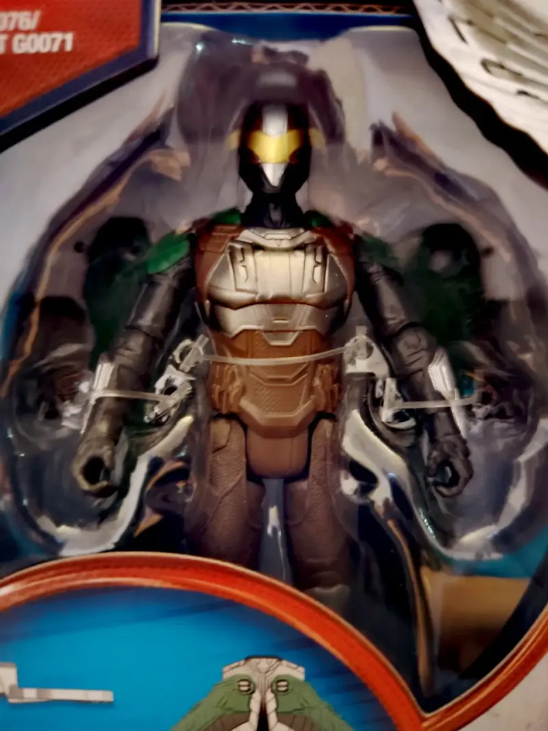 Figura de acción Falcon de Marvel con control de vuelo - 2