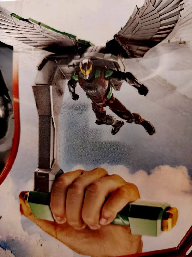 Figura de acción Falcon de Marvel con control de vuelo - 3