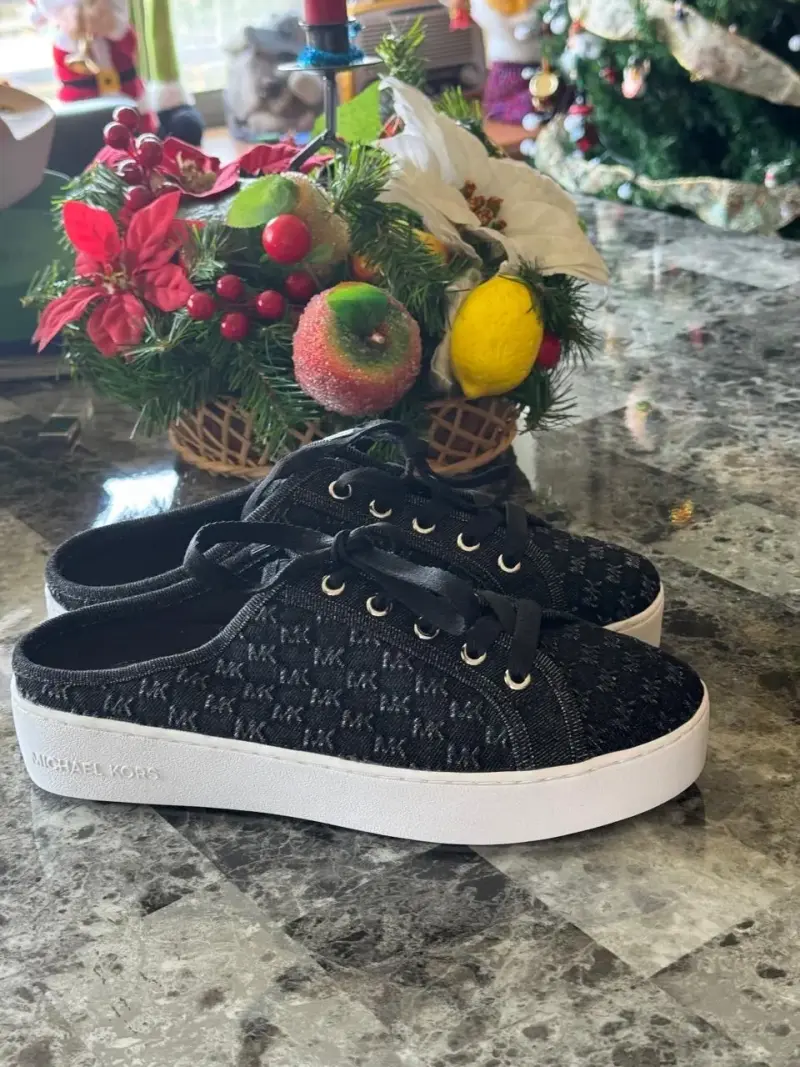 Zapatillas negras Michael Kors con diseño monograma - 2