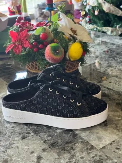 Zapatillas negras Michael Kors con diseño monograma - miniatura 2
