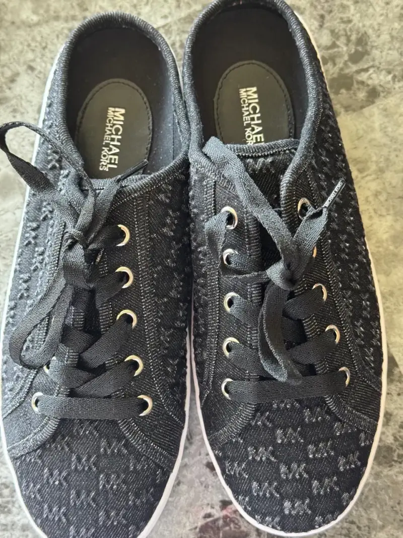 Zapatillas negras Michael Kors con diseño monograma - 3