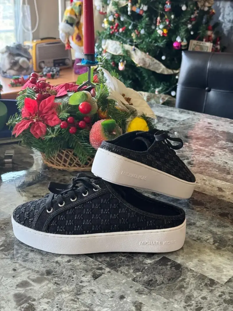 Zapatillas negras Michael Kors con diseño monograma - 4