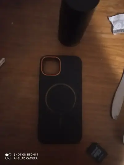 iPhone 13 en buen estado con caja original - miniatura 4
