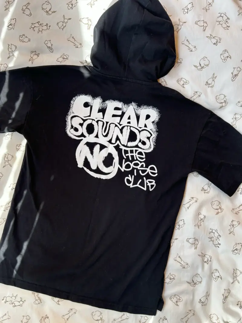 Polera con capucha negro Clear Sounds - 2
