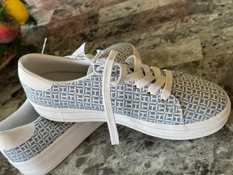 Zapatillas deportivas casuales con diseño geométrico - 2