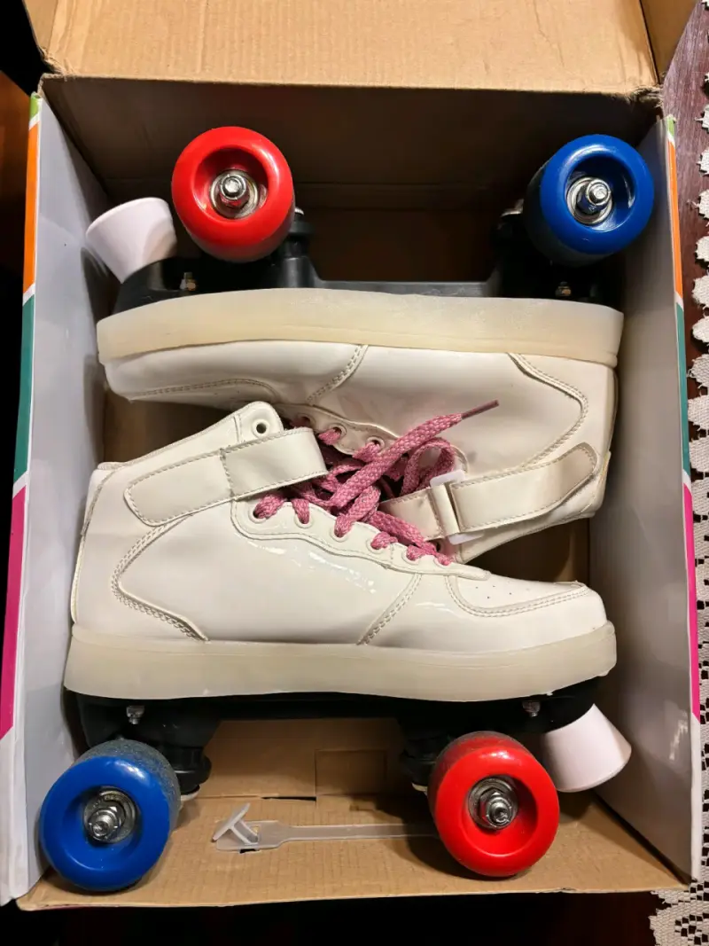 Patines Tribu con luces y ruedas de colores - 1