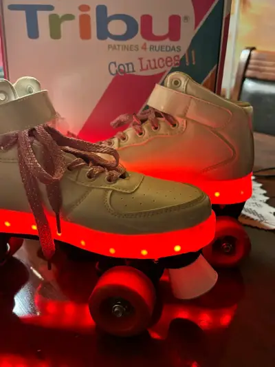 Patines Tribu con luces y ruedas de colores - miniatura 2