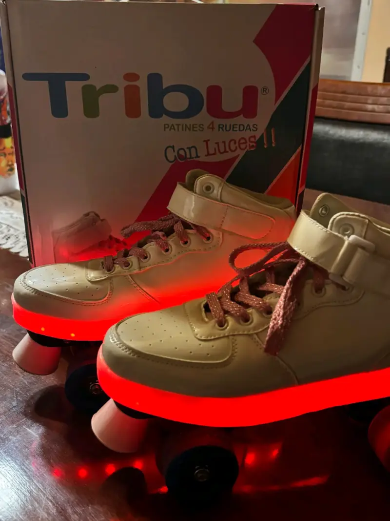 Patines Tribu con luces y ruedas de colores - 3