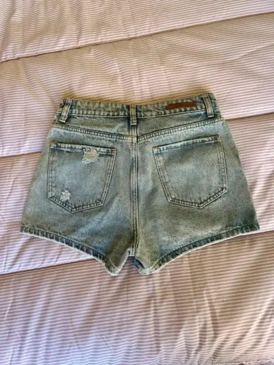 Shorts de mezclilla desgastados para mujer talla S - miniatura 2