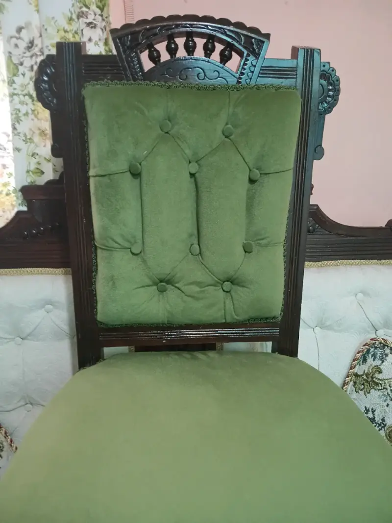 Silla de madera con tapiz verde estilo clásico - 3